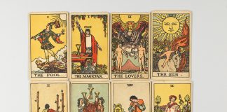 priviziunile cartilor de tarot pentru anul 2024