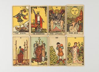 priviziunile cartilor de tarot pentru anul 2024