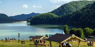 Locul din Romania unde gasesti si munte, si mare