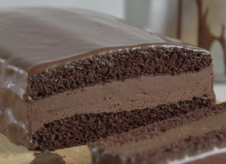 Prajitura „Tim Tam” – desertul care imbina trei straturi de ciocolata intr-o singura felie irezistibila