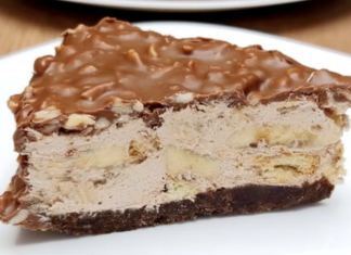 Tort de ciocolata in 15 minute – desert moale si cremos