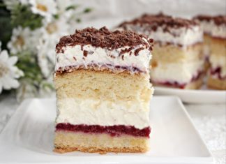 Prajitura tort cu crema fina si dulceata de visine
