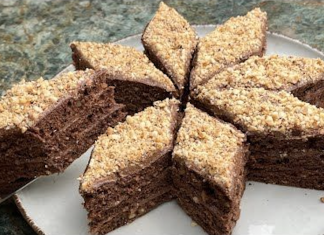 Tort cu miere, cacao si alune crocante