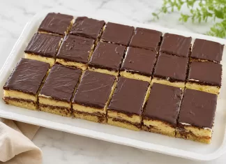 Prajitura fina cu crema de vanilie, biscuiti si ciocolata