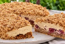 Tort spectaculos cu vișine și cremă caramel. Se pregătește ușor, fără cuptor