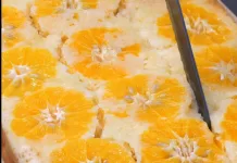 Prăjitură pufoasă cu mere și mandarine. Rețeta simplă care se prepară în câteva minute, fără ingrediente complicate
